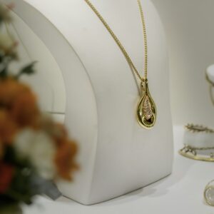 Serene Solitaire Pendant